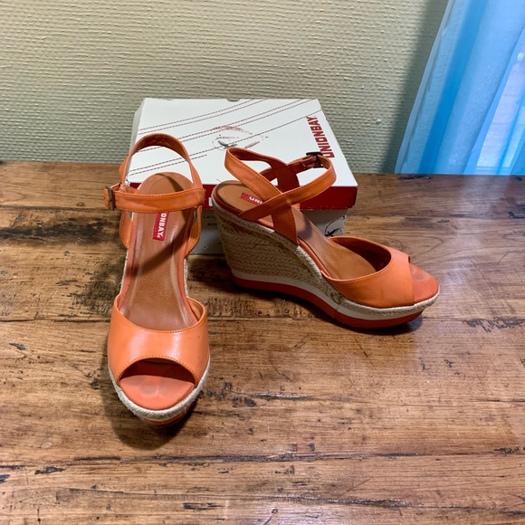 Unionbay Orange Wedge Sandals - Picture 1 of 4